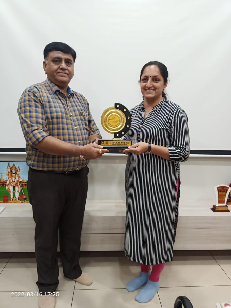 Qualifier Trophy of Central Office hand over By DO Gautam Mehta